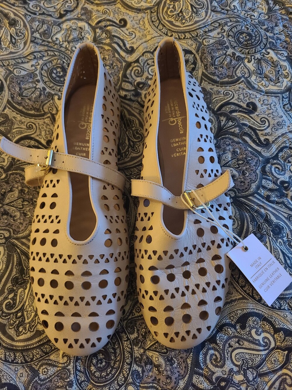 Women’s Beige Cutout Leather Mary Jane Flats. New With Tags.